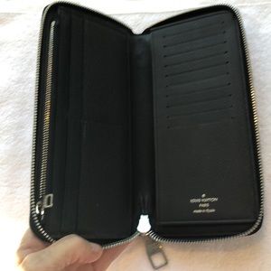 LOUIS VUITTON GRAPHITE ZIPPY. 2018